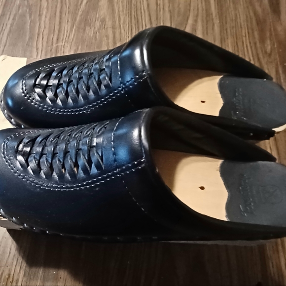 Clogs - Picture 2 of 14